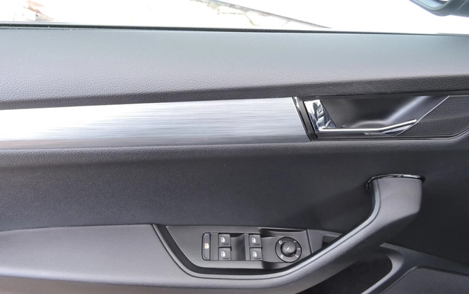 Skoda Superb cena 128900 przebieg: 35366, rok produkcji 2022 z Ostrzeszów małe 254